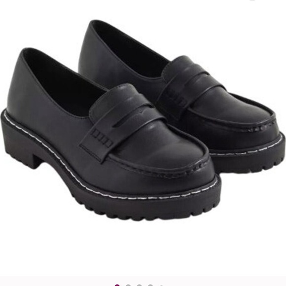 torrid Shoes - Torrid Lug Outsole Chunky Loafer Size 8WW Black Slip On Round Toe 90s Academia
